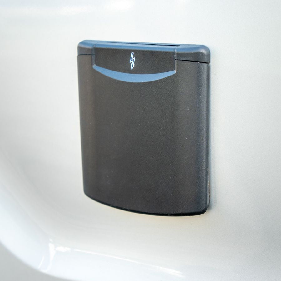 Außensteckdose-fuer-Wohnmobile-und-Kastenwagen