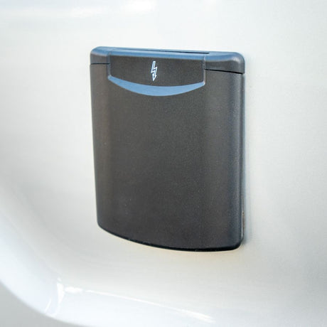 Außensteckdose-fuer-Wohnmobile-und-Kastenwagen