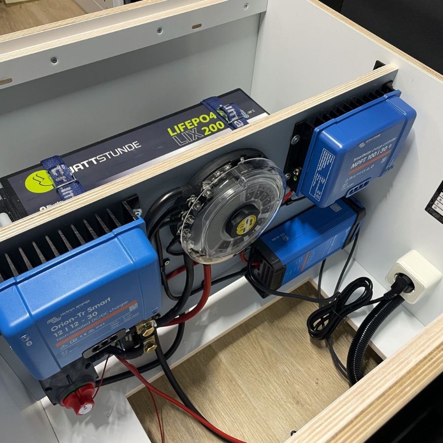 das-ufo-von-tigerexped-elektrische-anlage-im-camper