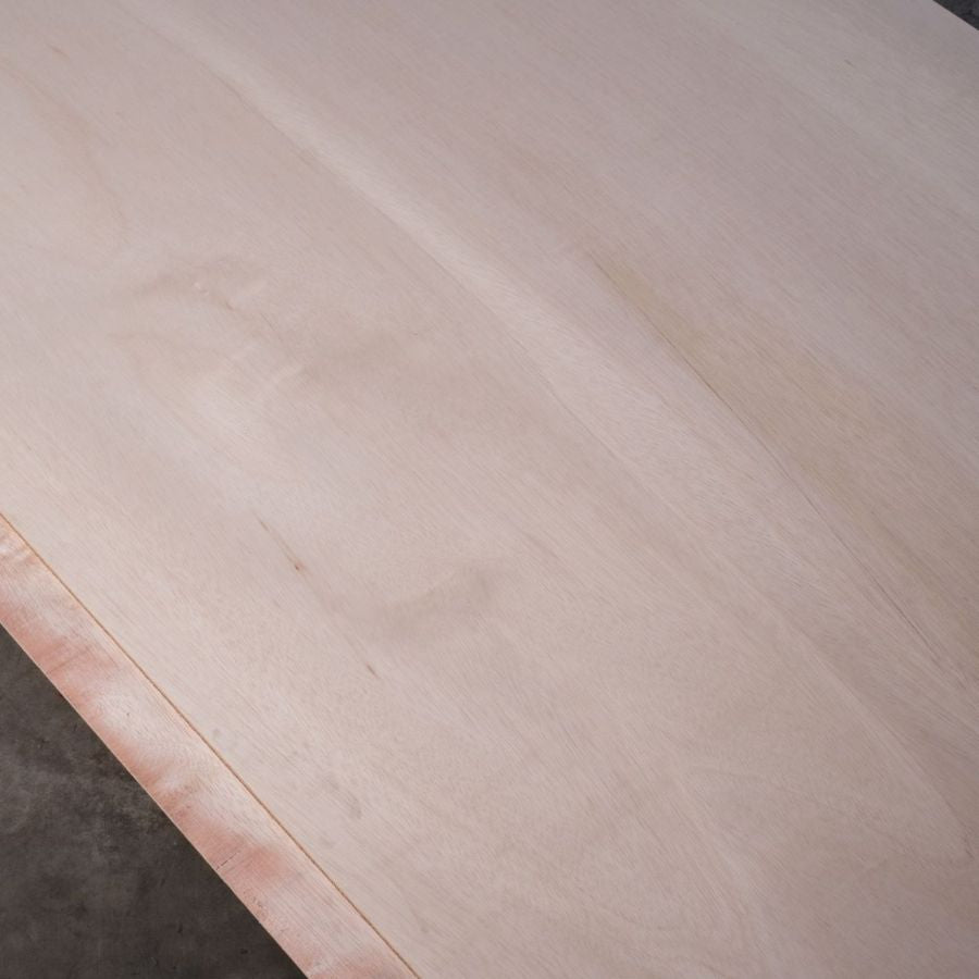 Queenply-Bodenplatte-von-Sven-Bauhaus