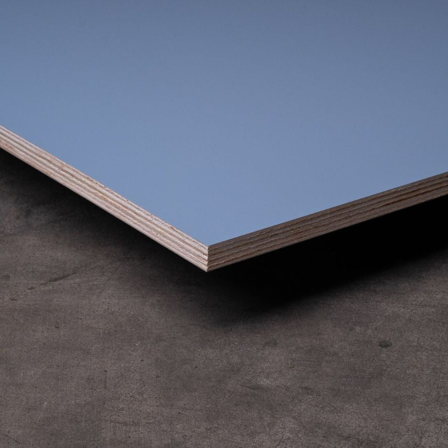Queenply-Multiplexplatte-Seitenansicht-mit-HPL-Beschichtung-in-petrol