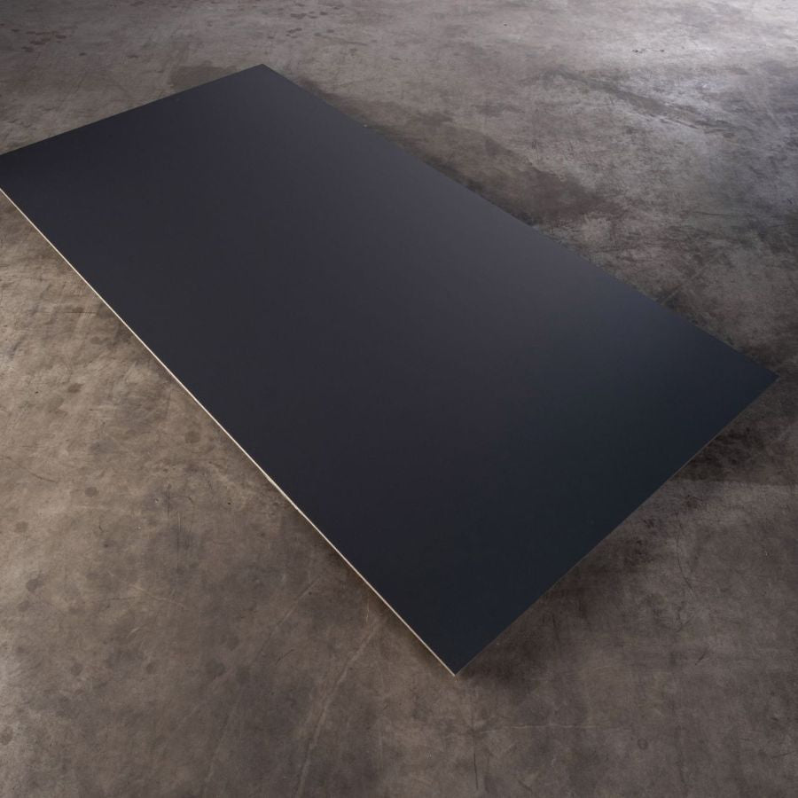 Queenply-Multiplexplatte-mit-HPL-Beschichtung-und-Antifingerprint-in-anthrazit