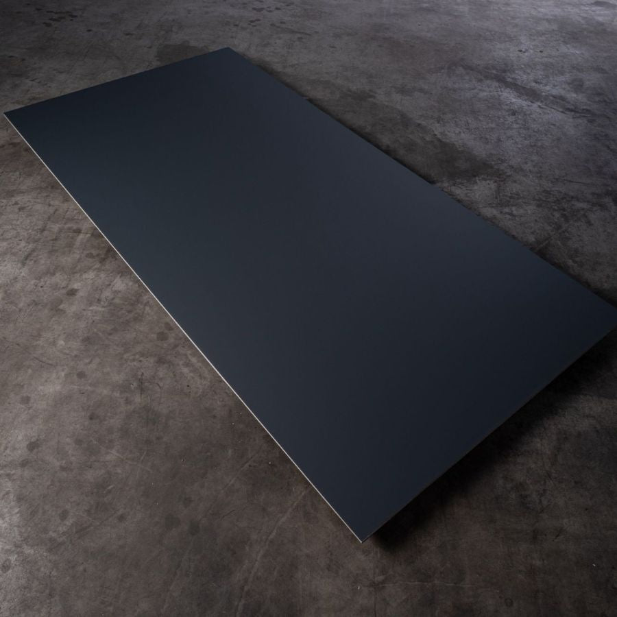 Queenply-Multiplexplatte-mit-HPL-Beschichtung-und-Antifingerprint-in-grau