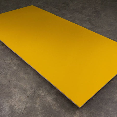 Queenply-Multiplexplatte-von-Sven-Bauhaus-mit-kratzfester-perlmatter-HPL-Beschichtung-in-gelb