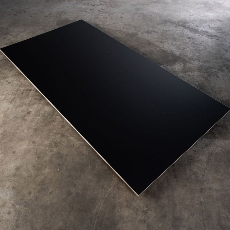 Queenply-Multiplexplatte-mit-HPL-Beschichtung-und-Antifingerprint-in-schwarz