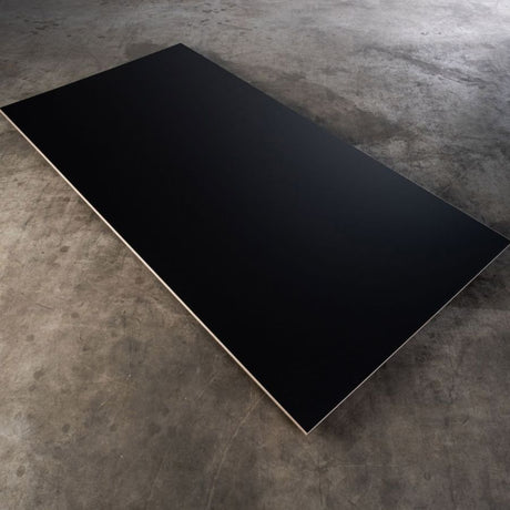 Queenply-Multiplexplatte-mit-HPL-Beschichtung-und-Antifingerprint-in-schwarz