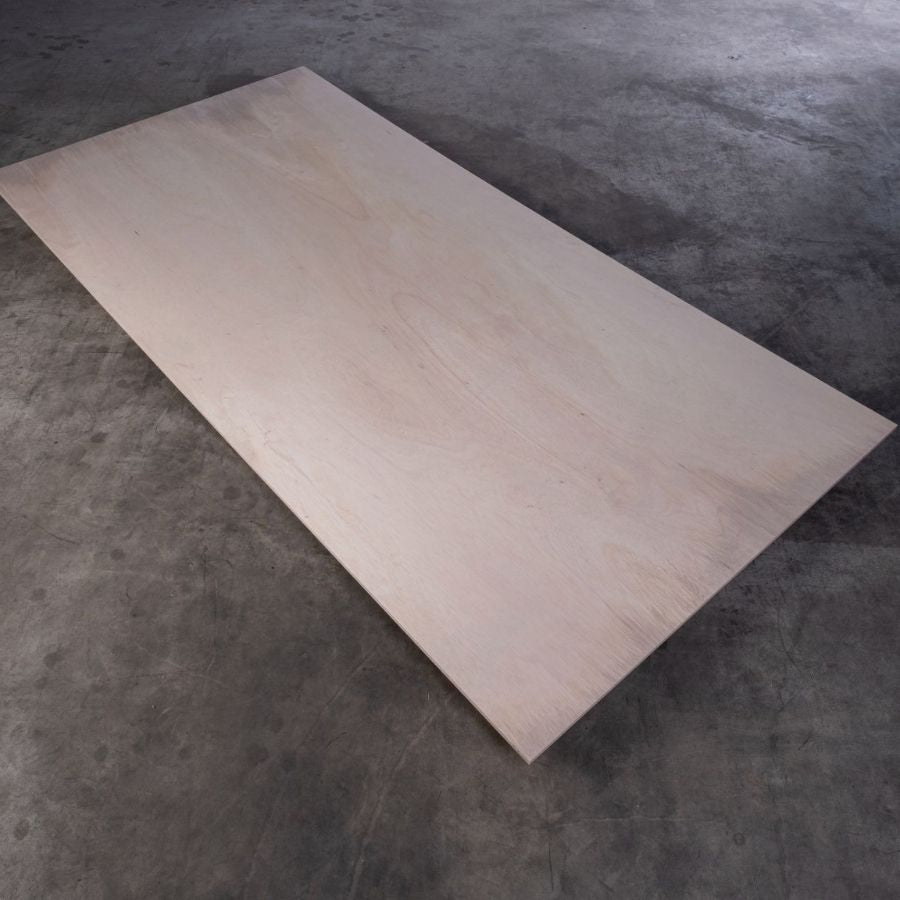 unterseite-der-Queenply-Multiplexplatte-mit-Grundierfolie