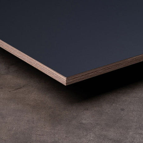 Queenply-Multiplexplatte-Seitenansicht-mit-HPL-Beschichtung-in-schwarz