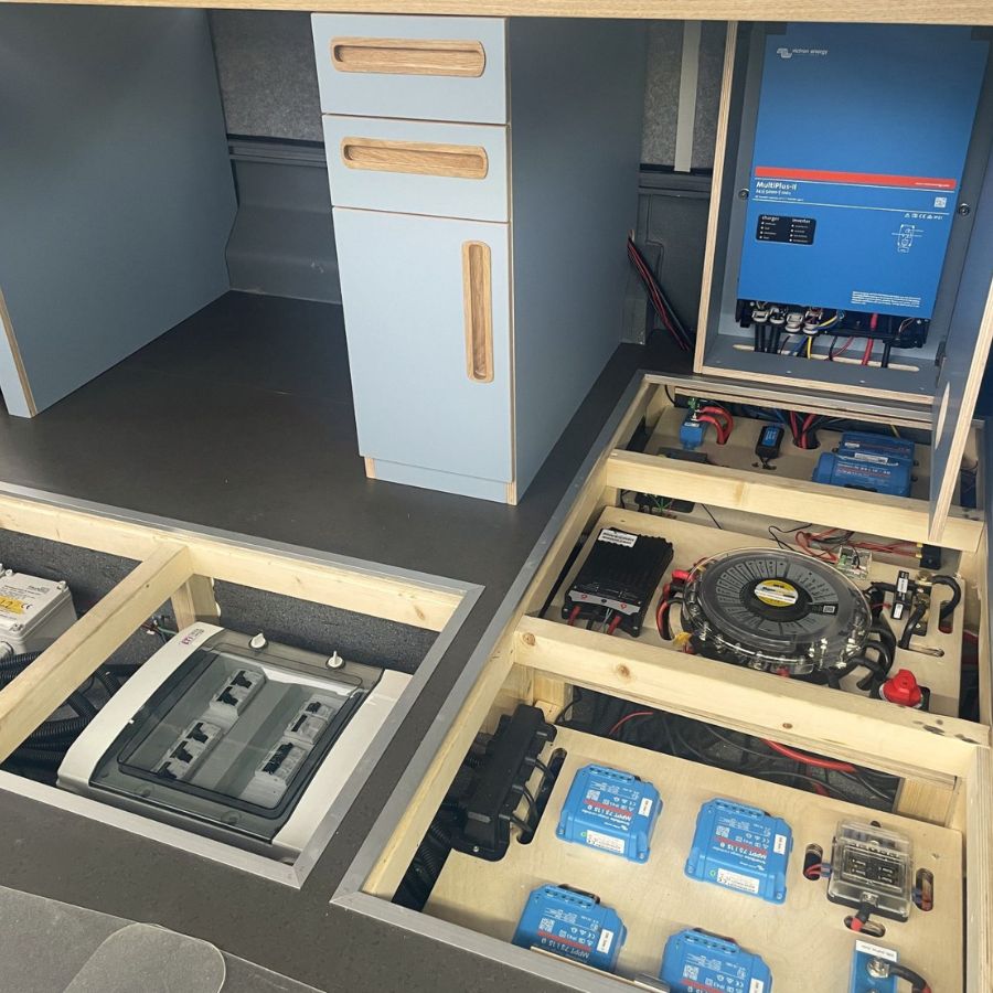 große-komplexe-elektrische-anlage