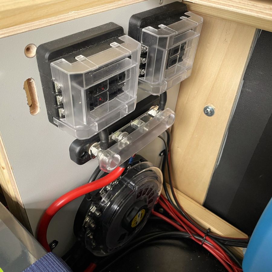 elektrische-Anlage-passgenau-im-Camper